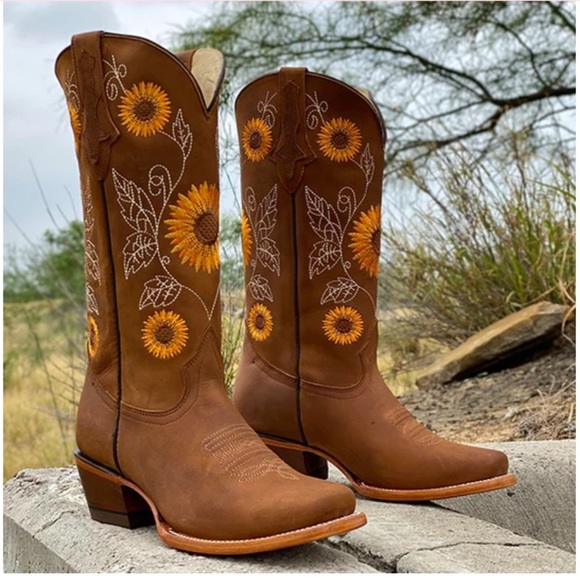 Shoes - ARIANNA LORENZO light brown sunflower tall boots pointed toe size 9